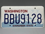 COLECIONISMO - Placa automotiva, alumínio esmaltada branca, importado USA - Washington BBU 9128. Marcas do tempo