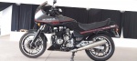 VEICULO  HONDA CBX 750F   Esse clássico da engenharia automotiva se encontra em perfeito estado e restaurada nos mínimos detalhes nas pinturas e cromos. Ainda possui todo o conjunto óptico original de fábrica. Lataria, pintura e mecânica em perfeito estado, pronta para pegar e curtir, 100% operacional e sem defeitos aparentes.Documentação toda em dia, ja com a placa no padrão MERCOSUL e motor cadastrado. <br>Produto conforme fotos originais do lote, não deixe de assistir o vídeo. Lembre-se de questionar sobre todas as dúvidas até o dia anterior ao dia do pregão ao vivo, solicite fotos e informações se necessário!<br> Produto vendido no ESTADO DE CONSERVAÇÃO atual. INFORMO QUE TODOS OS VÉICULOS, QUE APARECEM NO VÍDEO FUNCIONANDO, NÃO E GARANTIA DE ESTAR FUNCIONANDO NO DIA DA ENTREGA. LEMBRANDO QUE OS VEÍCULOS, FICAM EM MÉDIA, 30 DIAS PARADOS, ENTRE A GRAVAÇÃO O DIA DO LEILÃO. Cuidado ao efetuar os lances! Eles são irrevogáveis e irretratáveis!<br><br>DESPESA ADICIONAL DE PÁTIO E LOGISTICA R$290,00.