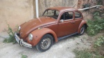 AUTOMÓVEL - Fusca 1974  1300 Standard Ocre marajó  O Fusca é um ícone atemporal da engenharia automotiva e que transcende gerações. Com seu design clássico e confiável motor de 1.3 litros, ele personifica a simplicidade e a robustez que tornaram o Fusca um dos carros mais amados em todo o mundo. O modelo trazido até vocês trata-se do odelo de entrada, conhecido como standard ou canelinha. Sua carroceria está em bom estado geral e sua estrutura em boas condições. Um excelente candidato para uma restauração ou para se curtir do jeito que se encontra. Conta com bancos originais, volante original, chave original e diversos itens de época. Motor original 1300 com atualização para alternador. Documentação em dia, motor cadastrado e placa Mercosul. <br>Produto conforme fotos originais do lote, não deixe de assistir o vídeo. Lembre-se de questionar sobre todas as dúvidas até o dia anterior ao dia do pregão ao vivo, solicite fotos e informações se necessário!<br> Produto vendido no ESTADO DE CONSERVAÇÃO atual. INFORMO QUE TODOS OS VÉICULOS, QUE APARECEM NO VÍDEO FUNCIONANDO, NÃO E GARANTIA DE ESTAR FUNCIONANDO NO DIA DA ENTREGA. LEMBRANDO QUE OS VEÍCULOS, FICAM EM MÉDIA, 30 DIAS PARADOS, ENTRE A GRAVAÇÃO O DIA DO LEILÃO. Cuidado ao efetuar os lances! Eles são irrevogáveis e irretratáveis!<br><br>DESPESA ADICIONAL DE PÁTIO E LOGISTICA R$390,00.