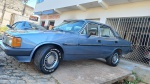 VEICULO  OPALA COMODORO 1988/1989  O carro se encontra em um estado muito bom.O carro tem um motor 2.5 4 cilindros a álcool de fábrica.  O veiculo ainda mantem parte de sua originalidade, mantendo os bancos originais, rodas e antena elétrica, além de ainda ser equipado com alguns opcionais como: direção hidráulica e ar condicionado( necessita de reparos). Todos os pneus estão novos. Difícil achar um opala nessas condições por um preço desse.