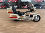 Miniatura Moto Honda Goldwing. Escala 1/18, aprox. 13,5cm. Metal, plástico e pneus de borracha. Cole