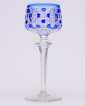 Taça para vinho em cristal Baccarat cor azul. altura 20 cm.