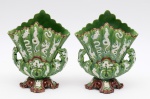 Par de floreiras em faiança portuguesa Caldas da Rainha na tonalidade verde decorada com figuras do zodíaco oriental. Ambas as peças apresentam sinais de colagem na base. Medidas: 25 cm x 15 cm. Altura: 31 cm.