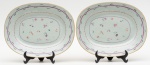 Par de travessas em porcelana chinesa Cias das Indias, período Qianlong. Medidas: 26 cm x 20,5 cm.