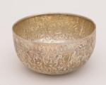 Bowl/farinheira em prata brasileira do século XVIII-XIX, sem marcas de contrastes. Decoração com motivos de folhagem e losangos. Diâmetro: 12,5 cm x Altura: 5,5 cm.