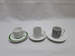 Jogo de 3 xícaras de café em porcelana para coleção.