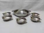 Travessa redonda bowl com 5 cumbucas em aço inox. Medindo o bowl 23cm de diâmetro x 5cm de altura.