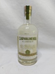 Garrafa lacrada da cachaça Carvalheira Alamique, 750ml.