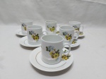 Jogo de 6 xícaras de café em porcelana Renner floral com friso ouro. Medindo a xícara 5cm x 5,5cm de altura.