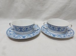 Jogo de 2 xícaras de consume em porcelana espanhola Bidasoa, guirlanda azul.  Medindo a xícara 11,5cm x 5,5cm de altura.