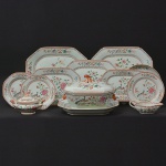 240400192 - Extenso conjunto de porcelana Companhia das Índias decorada