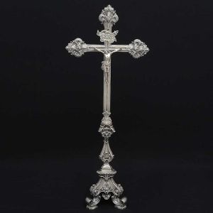 230100181 - Magnífico crucifixo em prata brasileira do séc. XVIII. Cruz