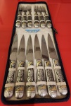 Maravilhoso FAQUEIRO ARGENTINO PARA CHURRASCO composto de 12 peças: 6 facas e 6 garfos. Peças em aço