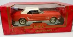 Colection Golden Line Minuatura Ford Mustang GTA 1964 Escala 1/18 . Carro Na caixa em perfeito estado. Caixa descolada nas laterais.