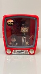 Betty Boop Funko Vision Edição limitada de 2007Dimensões: 23x20x16Exemplar em bom estado, salvo dois trincos no acrílico frontal.