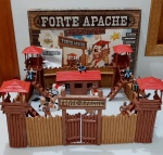 Brinquedo Forte Apache Ação Total fabricado pela Gulliver. Completo em otimo estado.