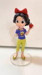 Funko Branca de  Neve Boneca com aproximadamente 13 cm. de altura, acompanha base de acrílico.