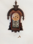 (FC 34) - 918 -  Relógio Capelinha  com pendulo Madeira e Vidro Rogex com Chave mede 40 cm x 19 cm