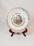 Prato Decorativo com cena Galante e Ouro em porcelana Taubaté santa Cruz  mede 24 cm