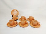 Jogo de 6 xicaras de café em ceramica marrom mede 5,5 cm x 5 cm pires 12 cm