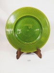 Prato  suplat em vidro  tonalidade verde. mede 32 cm