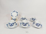 Jogo de 6 Xicaras de Café 1 gole em porcelana pintada a mão azul e branca Medindo 4 cm x 4cm e pires 8,5 cm