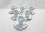 Jogo de 6 xícaras de café em porcelana Schmidt branca. Medindo 7cm de altura.