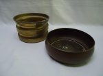 Lote de 2 cachepot em metal dourado. Medindo o maior 19cm x 12cm de altura.