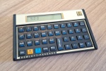 Calculadora financeira HP12C funcionando, em bom estado de conservação, baterias novas