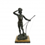 LUIZ MORRONE. Escultura de bronze patinado representando figura de homem originário sul americano. B