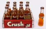 Colecionismo - Miniatura garrafas Orange Crush - Caixa de madeira acabamentoem metal - 12 garrafas c