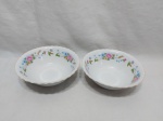 Par de bowl em porcelana com guirlanda floral. Medindo 17,5cm x 6cm de altura.