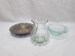 Lote de vaso floreira, petisqueira em vidro e fruteira em prata 90. Medindo o vaso 12cm de altura.