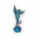 MURANO - Floreira em vidro de Murano Italiano, na cor "Azul Translúcido", em forma de "Cornucópia" com trabalho em "torsade". Década de 40/50 / Med. 55 cm de altura