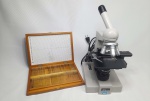 Antigo Microscópio de Laboratório Profissional Nikon Japan Mod 2091. Med. 41cm de alt. x 24x19cm pr