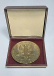 FRANÇA - Grande e pesada medalha de bronze maçônica francesa - SUP . CONSEIL DU 33 EN FRANCE.  - A . L . G . D . G . A . D . L'U - LE R . E . A . A . RECONNAISSANT - Medida: 70 mm de diâmetro x 5 mm de espessura. Peso: 140 gramas - Detalhes em alto relevo - Possui gravação, conforme fotos. Acompanha estojo.