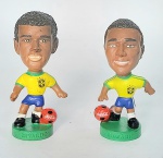 Lote de 2 bonecos da coleção Coca-Cola - Mini craques da Seleção da Copa do Mundo de 1998 - - Romário e Rivaldo -  Medida: 7,5 cm de altura.