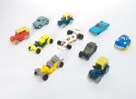 Lote de 10 lindas miniaturas de carrinhos - Coleção Kinder Ovo - Medida maior: 6,5 cm x 3 cm x 1,5 cm.