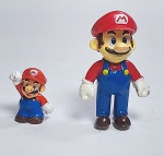 Lote de 2 lindas miniaturas - Super Mario Bros - Nintendo - PVC - Medida do maior: 5,5 cm de altura. Medida do menor: 2,5 cm.