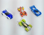 Lote com 4 lindas miniaturas de carrinhos - MAISTO - PORSCHE 956 - PODVEE - ARMORED - Material: Metal e plástico rígido. Medida: 7,5 cm de comprimento.