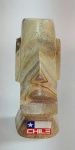 CHILE - Lindo souvenir esculpido em pedra Combarbalita, representando - MOAI - Cabeças da Ilha de Páscoa - Povo Rapanui - Medida: 8,5 cm de altura x 4,5 cm x 4 cm.