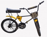 ANTIGA E RARA BICICLETA - MONARK BMX , ARO 20 - Sensação dos anos 70 - Freio contra pedal, pneus originais da Pirelli - Muito bem conservada. Medida:OBS: Item grande. Peça para ser retirada no local.