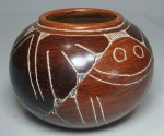 MARIVALDO - Lindo Vaso Bojudo em Cerâmica Marajoara - Com assinatura do artista na base ''Marivaldo'' - Medida: 12 cm de diâmetro x 9 de alt.