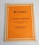 Antigo Livro HANON - O Pianista Virtuoso - 60 Exercícios com ampliações de A. Schott - Ricordi Brasileira S.A. 143 Páginas - Conservado - Brochura - Medida: 31 x 23 cm.