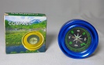 Linda Bússola - Sem uso - COMPASS - Cor Azul e Verde - Toda em metal com proteção do mostrador em vidro Acondicionado na embalagem original - Indispensável em Trilhas, Camping, Caça, sobrevivência e etc. - Medida da bússola: 6 cm de diâmetro x 15 de espessura.