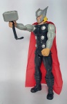 MARVEL - Lindo e conservado boneco - THOR  - HASBRO 2013 - Articulado - Plástico rígido, capa de pano - 30 cm de altura -