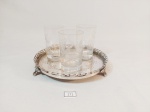 Salva em prata 90  bordas avarandadas com 3 copos licor em cristal lapidados mede salva 16 cm  e copos 7,5 cm x 4,5 cm