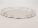 Grande Travessa  oval para peixe em  aço inox, possui e marcas de uso. Medida: 61 cm x 32 cm