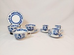 Jogo de chá e café 6 peças   em porcelana steatita decoração cebolinha azul e branco sendo 3 xicaras chá e 2 pires e 3 xicaras de café mede chá 6 cm x 9 cm pires 14,5 cm e  café 5,5 cm x 5,5 cm pires 10,5 cm