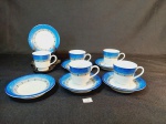 de 5 xicaras de café em porcelana Schmidt com borda azul e amarela mede 6 cm x 5,5 cm e pires 10,5 cm